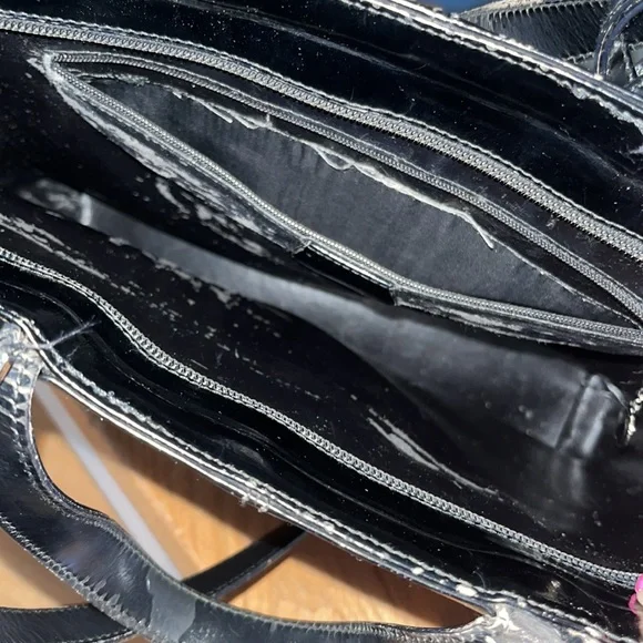 Well loved black patent leather Gucci bag. - Picture 6 of 8